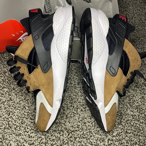 Men’s Nike Air Huarache Escape 2.0
Sz. 9 - Picture 7 of 10